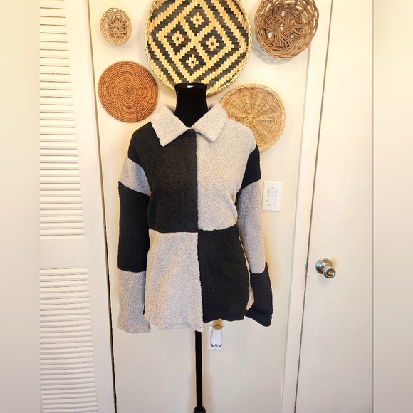 Black And Gray Colorblock Sherpa Jacket - Picture 2 of 7